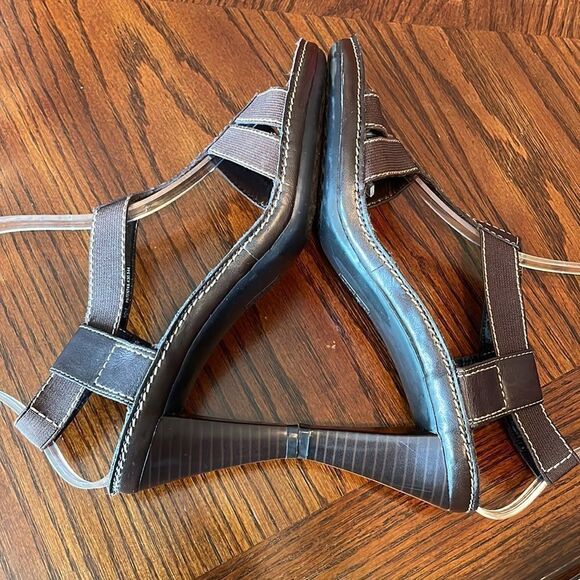 Aerosoles Loomy Tunes brown fabric T-Strap heeled comfort sandals - Picture 6 of 16